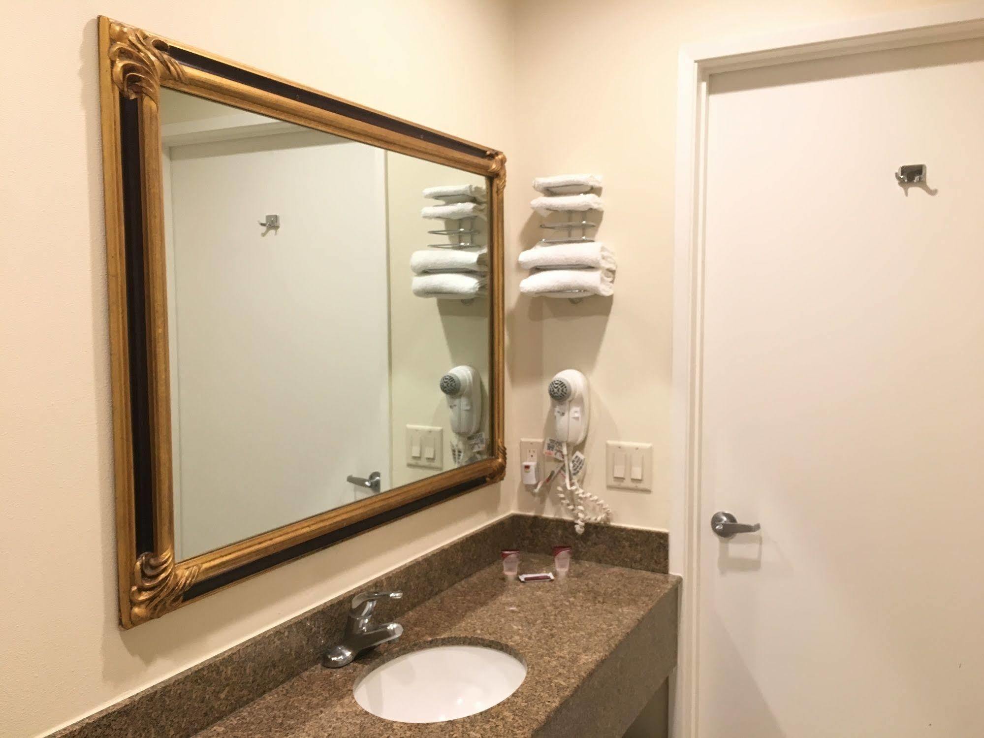 Simply Home Inn & Suites - ריברסייד מראה חיצוני תמונה